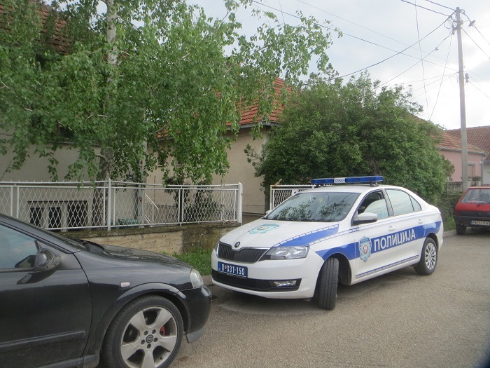 ДРАМА У ПАРАЋИНУ: Младић упуцан у главу, ухапшен нападач!